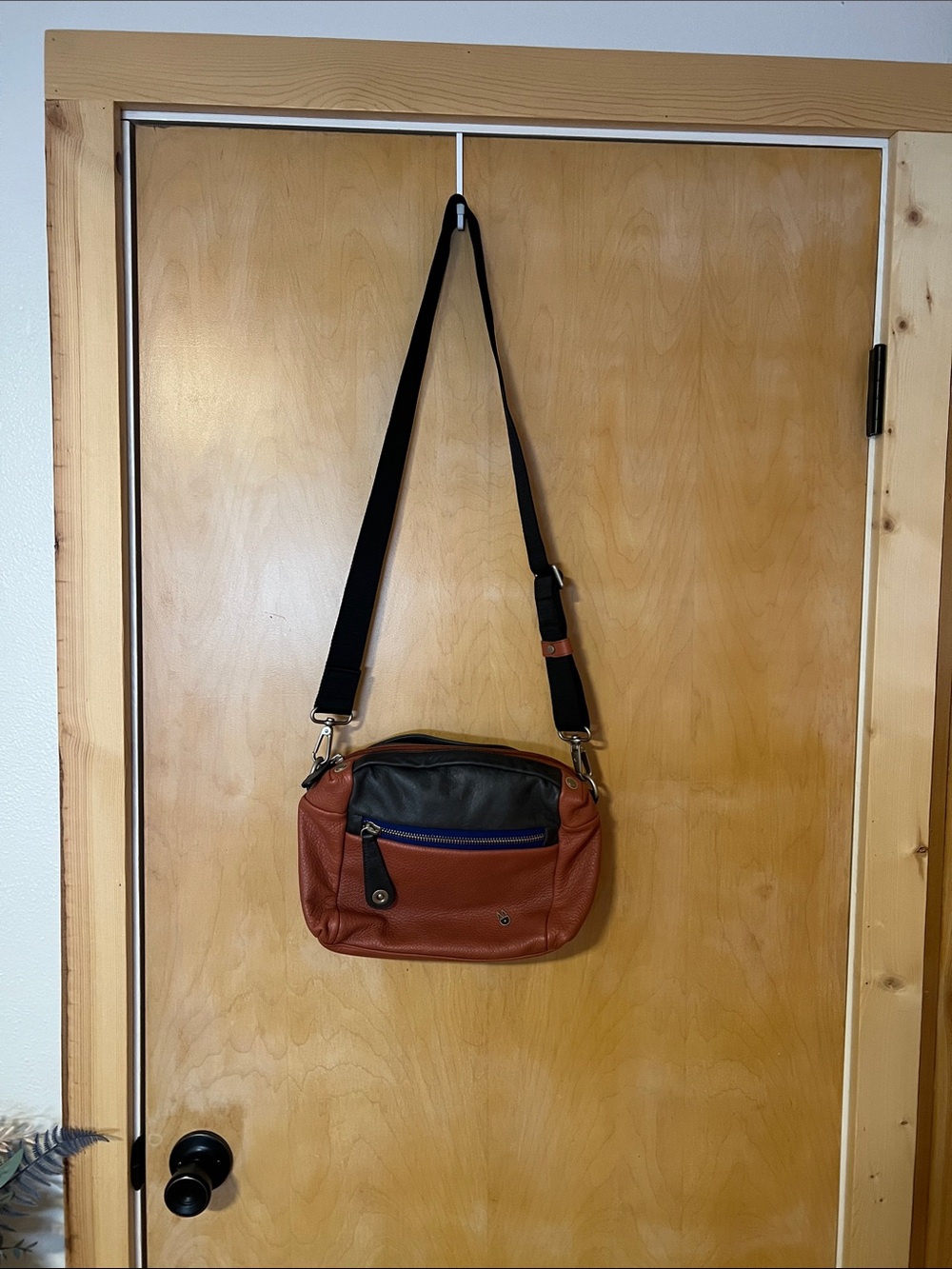 Mandarina Duck Two-Tone Leather Crossbody Bag - Brown & Black